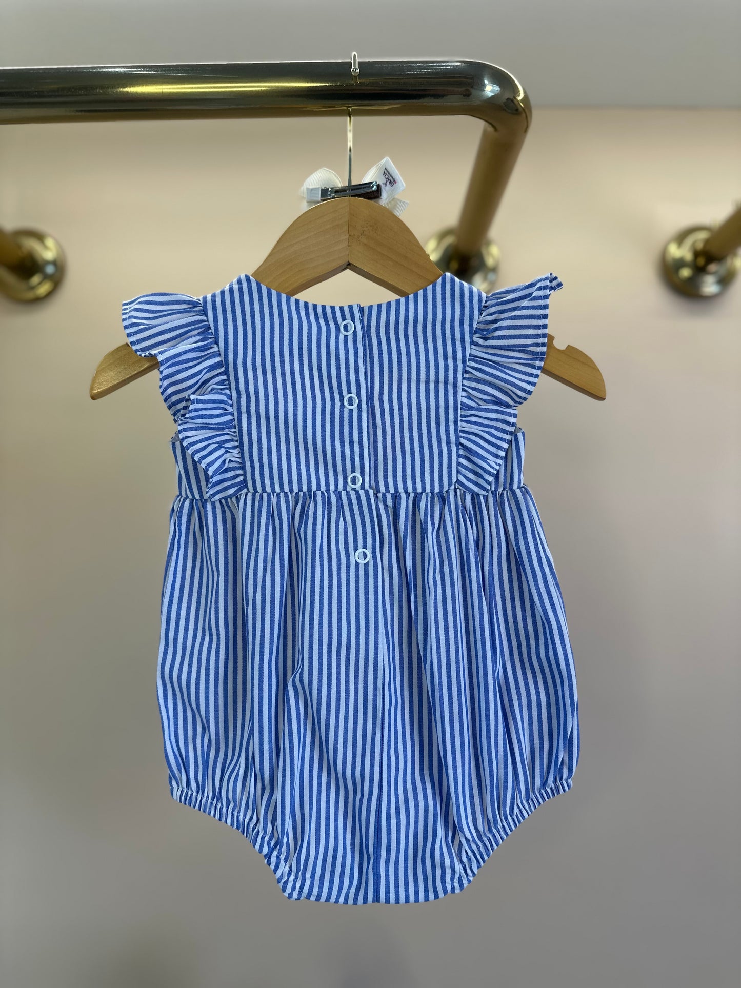 Romper Bebê Algodão Listrado Azul e Bordado Flores - Um Mais Um