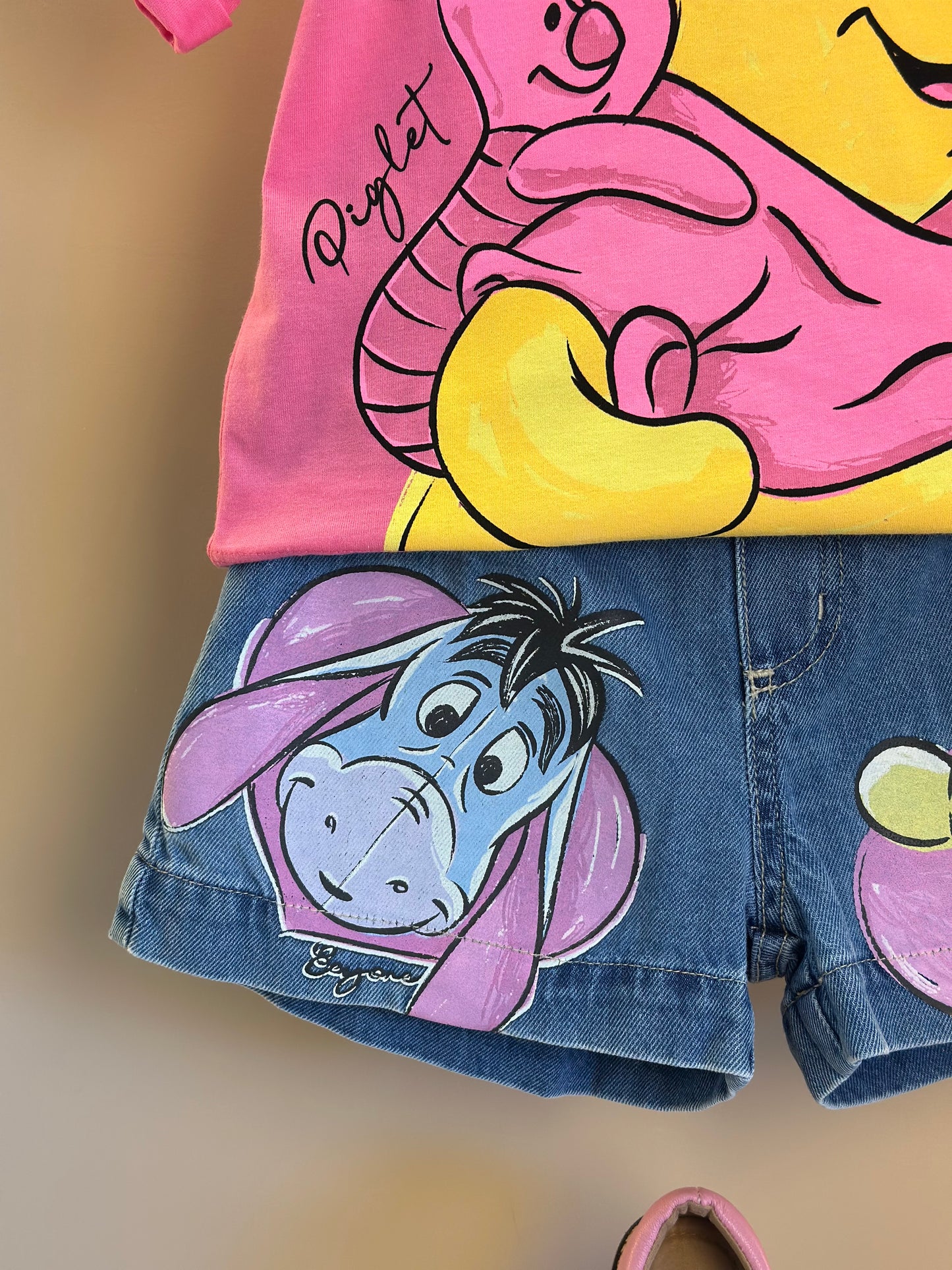 Conjunto Infantil Camiseta e Shorts Jeans Leitão & Pooh Rosa Cherry Donut - Animê Petite