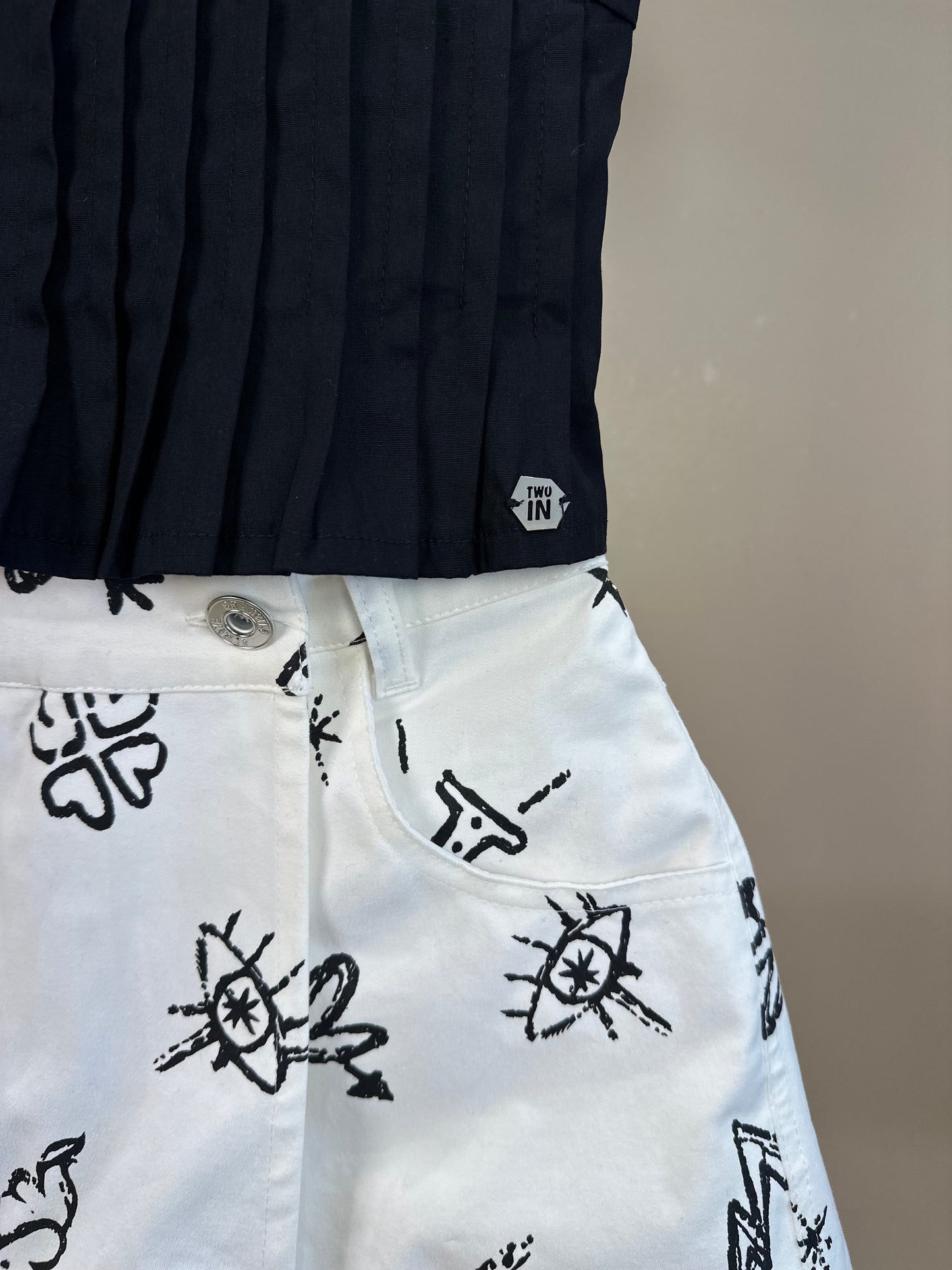 Conjunto Teen Blusa Pregas Laço Alça e Shorts-saia Sarja Star Off White - Two In