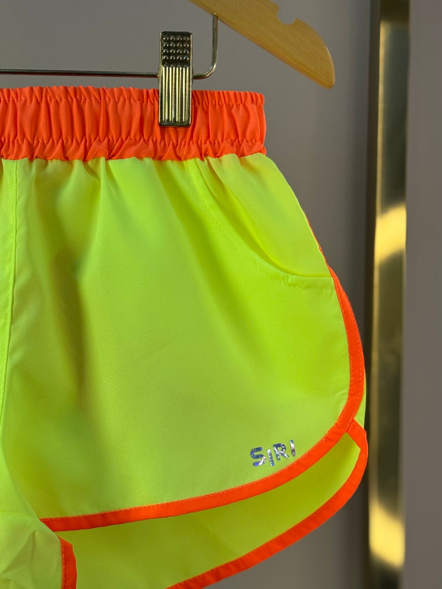 Shorts Infantil Letícia Amarelo Fluor com Laranja - Siri Kids