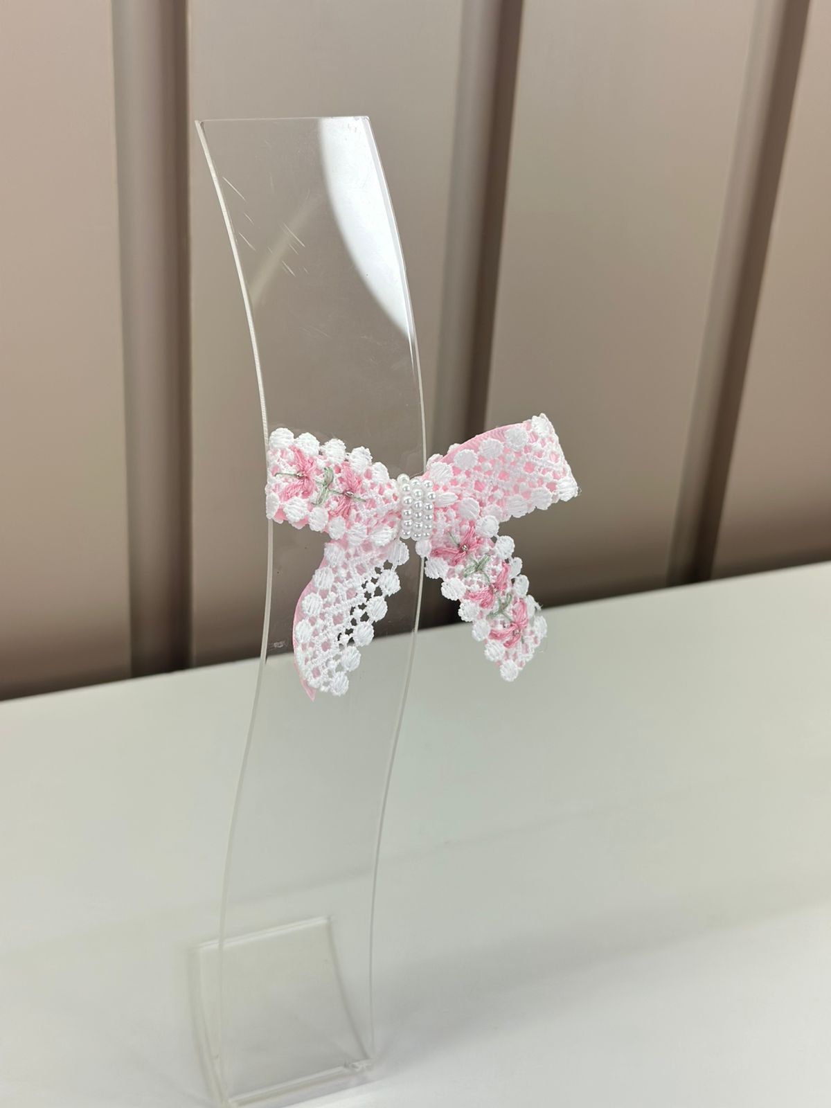 Laço Infantil Renda Bordado Flores e Pérolas Rosa - Roana