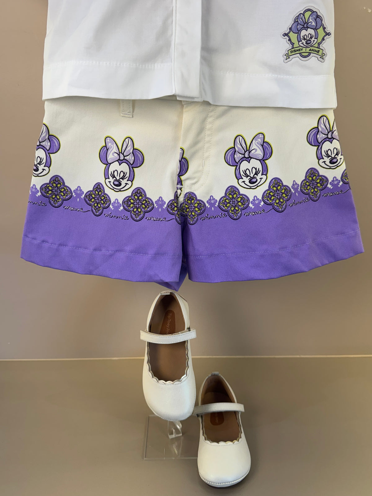 Conjunto Infantil Camisa Gola Clássica Capa Minnie Florais e Shorts Sarja Minnie Florais Detalhes Lilás - Animê