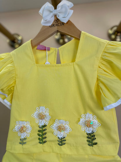 Conjunto Infantil Blusa Flores Bordadas e Shorts Amarelo - Luluzinha
