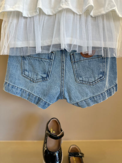 Conjunto Infantil Blusa  Bordada e Babados Pérola e Shorts Jeans Laço Preto - Animê