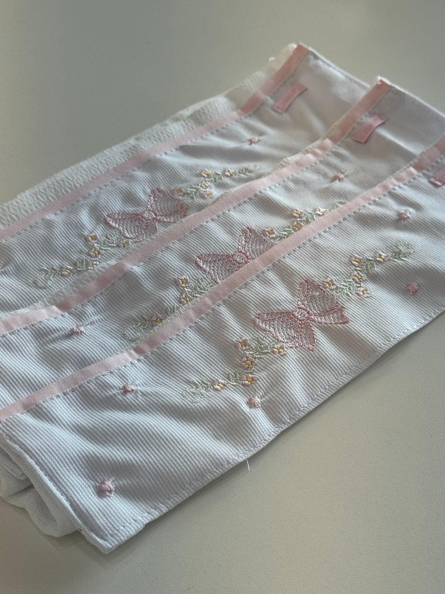 Kit 3 Fraldinhas Boca Bebê Luxo Bordadas Lacinhos Rosa - Roana