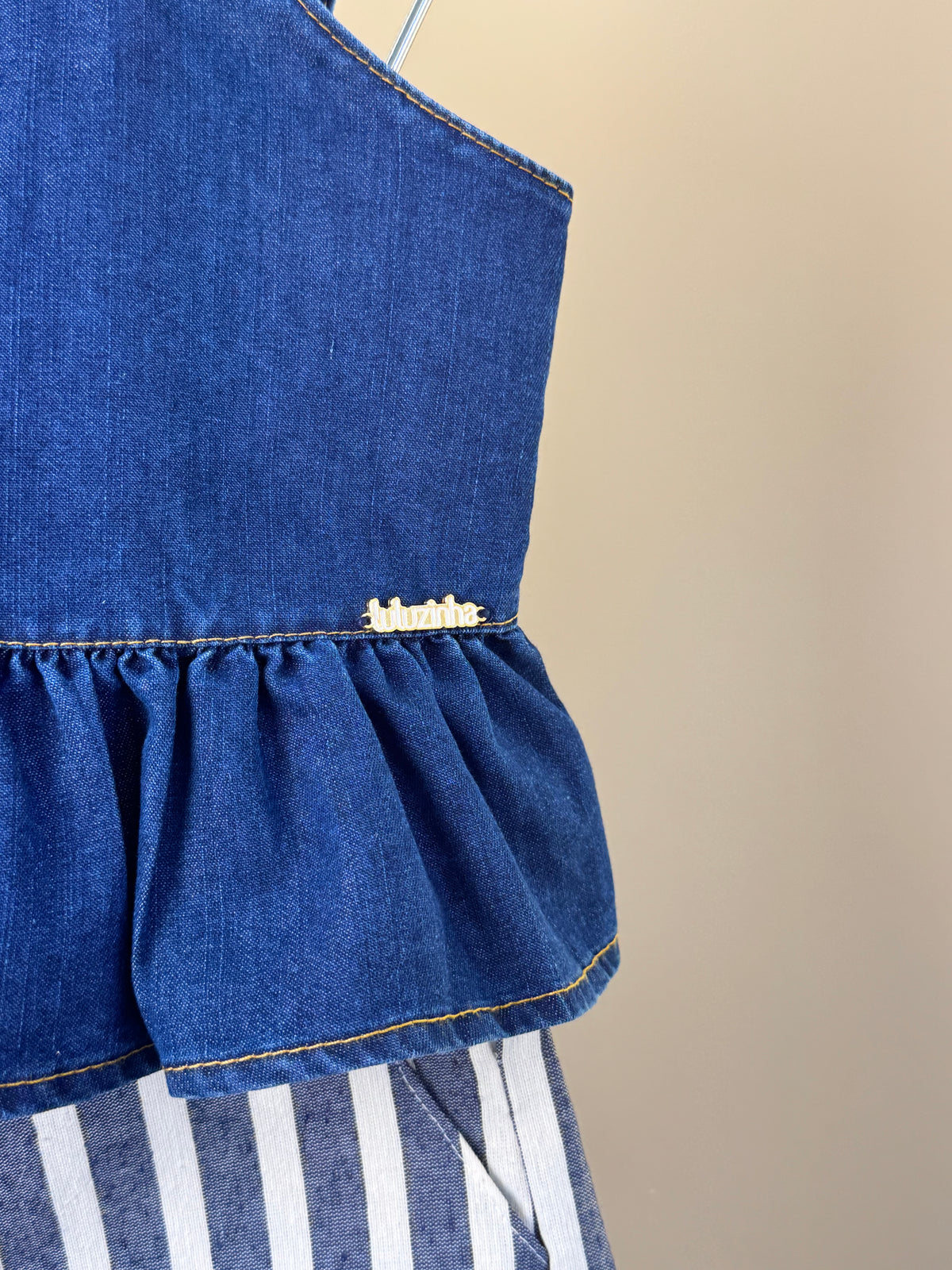 Conjunto Infantil Blusa Jeans Com Babado e Shorts Alfaiataria Listrado - Luluzinha