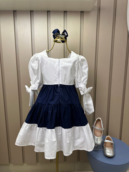Vestido Infantil Algodão Manga Bufante e Amarração Bordados Manuais Branco/Azul - Luluzinha