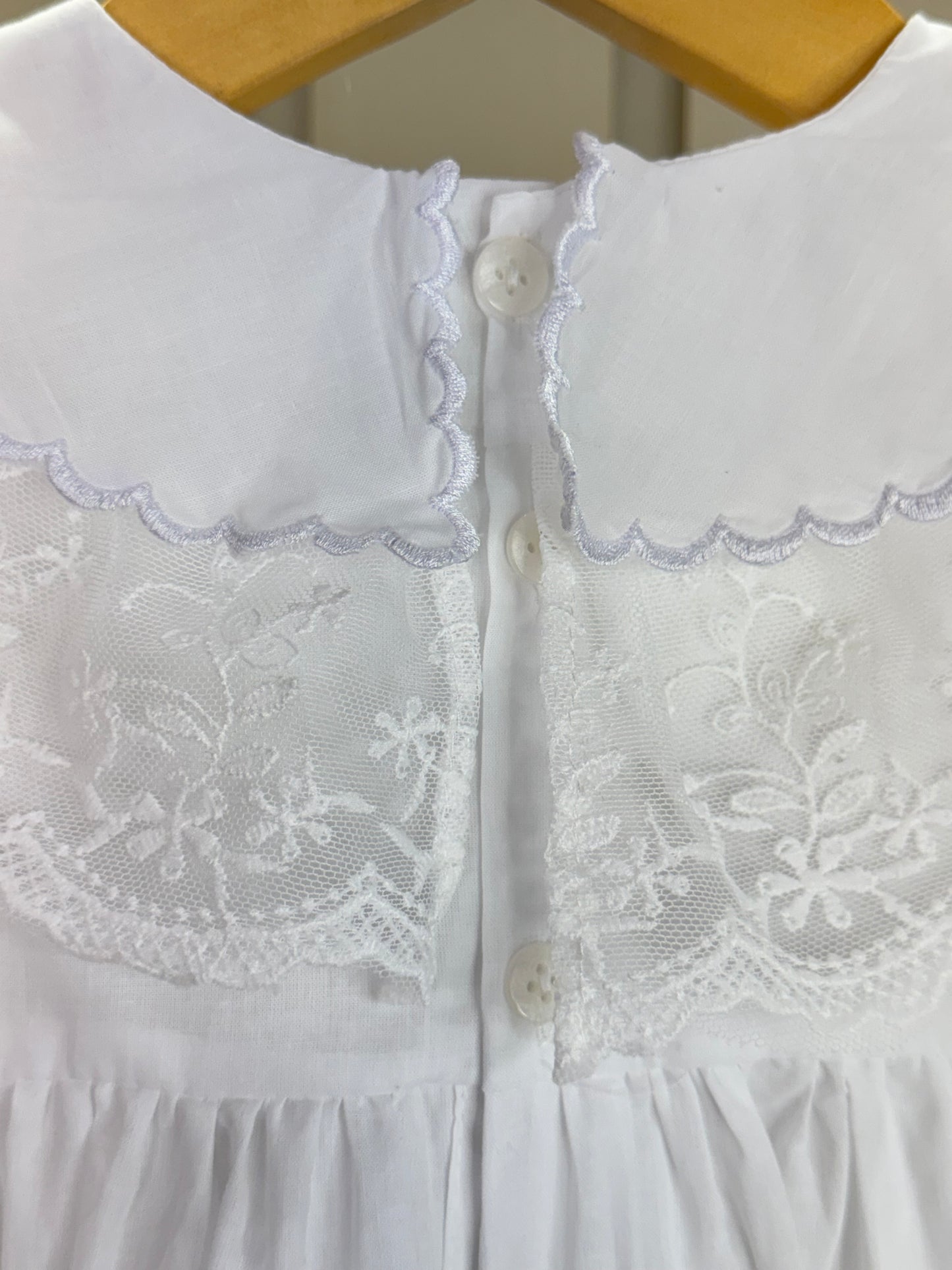 Vestido Bebê Algodão Gola Babados Bordada com Lacinhos Branco - Roana