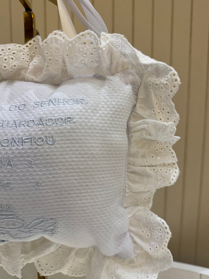 Almofada Bebê Oração Santo Anjo Rendada Bordado Azul - Roana