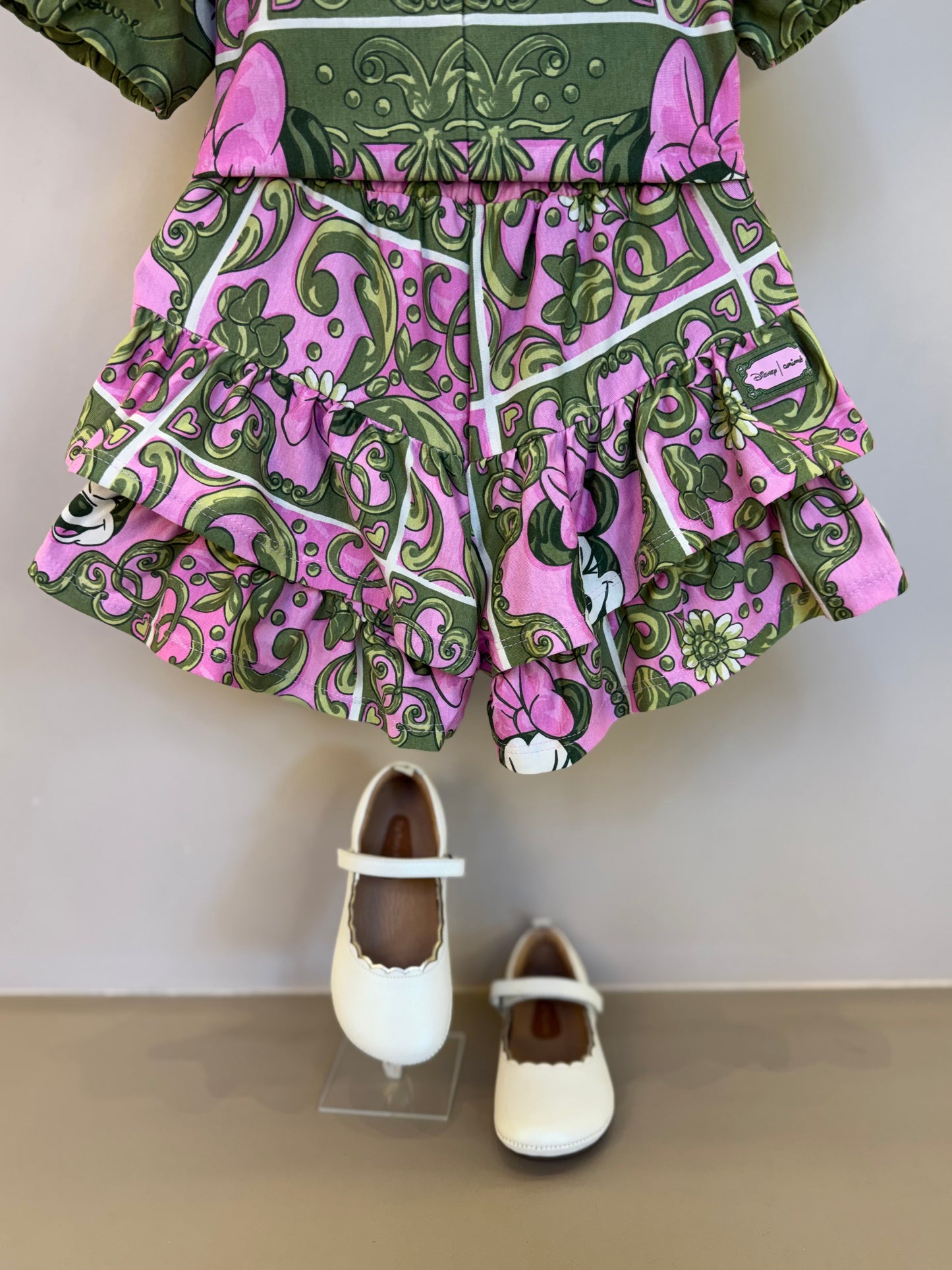 Conjunto Infantil Blusa e Shorts Maxi Minnie Barrado Rosa e Verde Forest - Animê PRÉ-VENDA