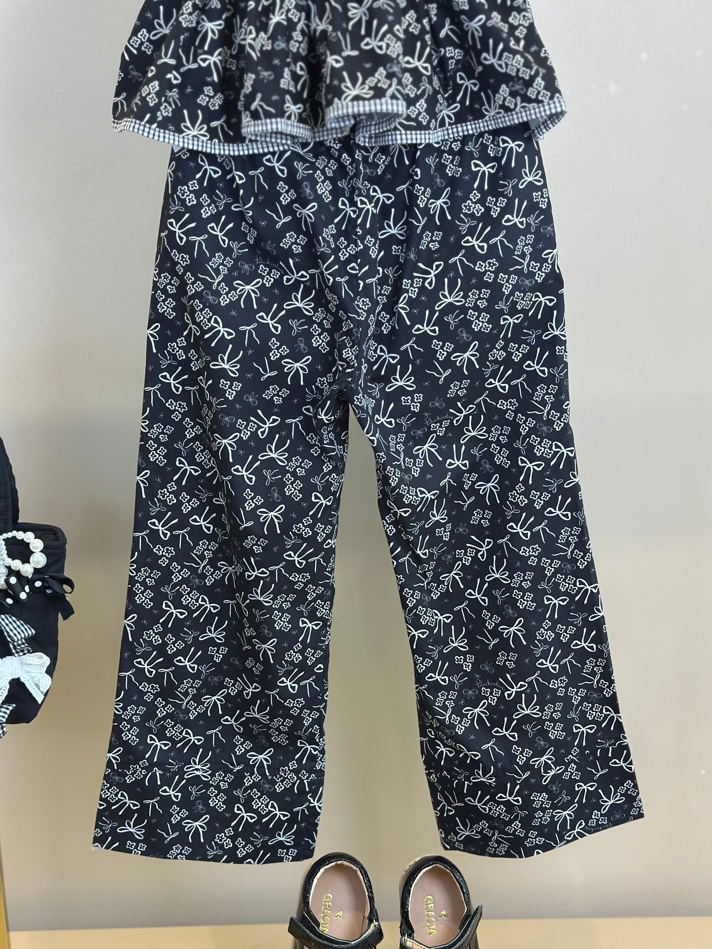 Conjunto Infantil Blusa Algodão Floral Babados e Calça Reta Floral e Laços - Pituchinhus