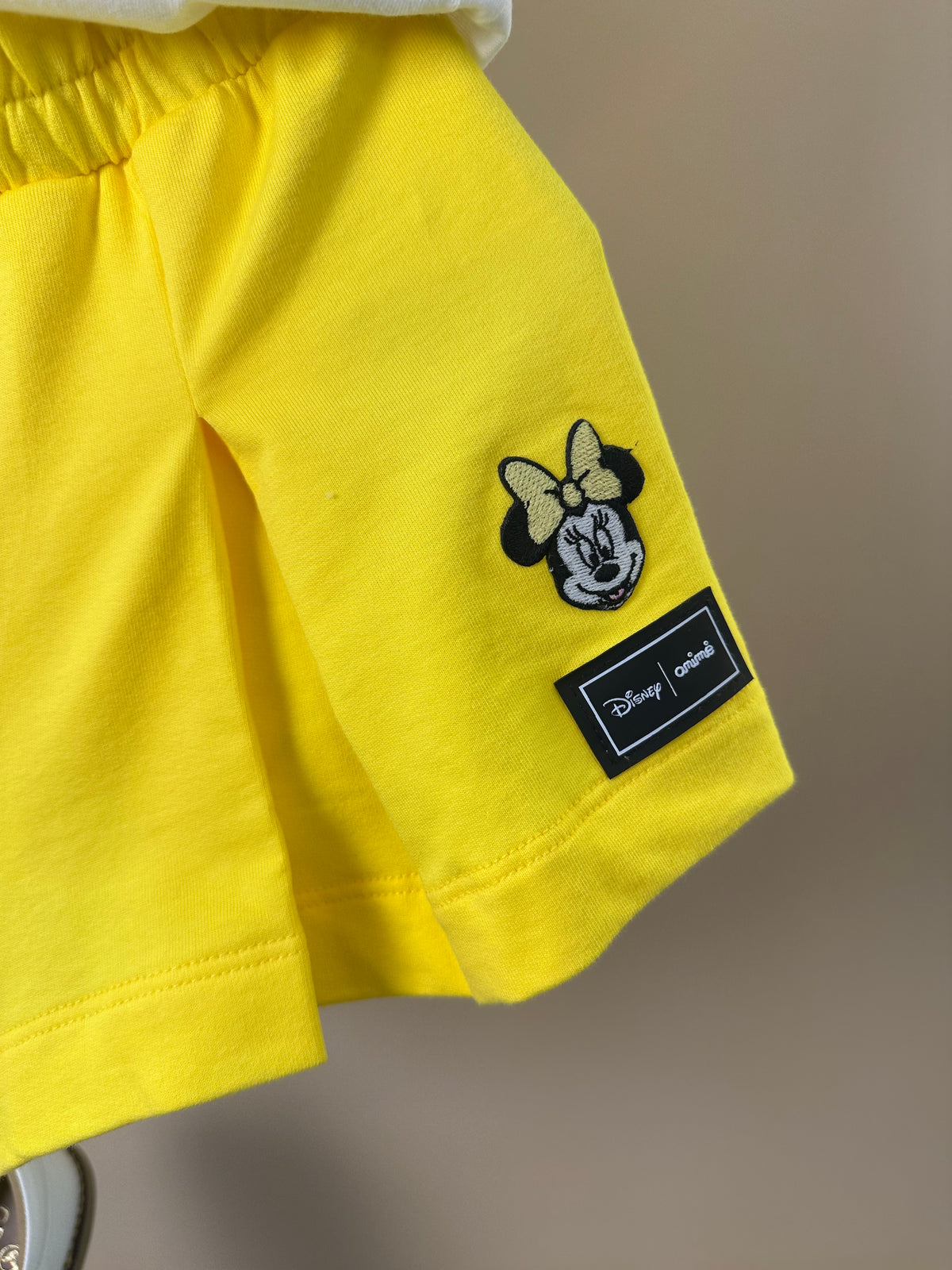 Conjunto Infantil Blusa Minnie e MIckey e Shorts Saia Amarelo Com Pregas - Animê