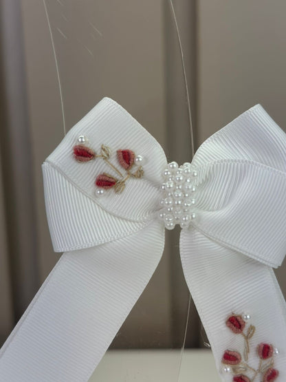Laço Infantil Alongado Bordado Flores com Pérolas Branco - Roana