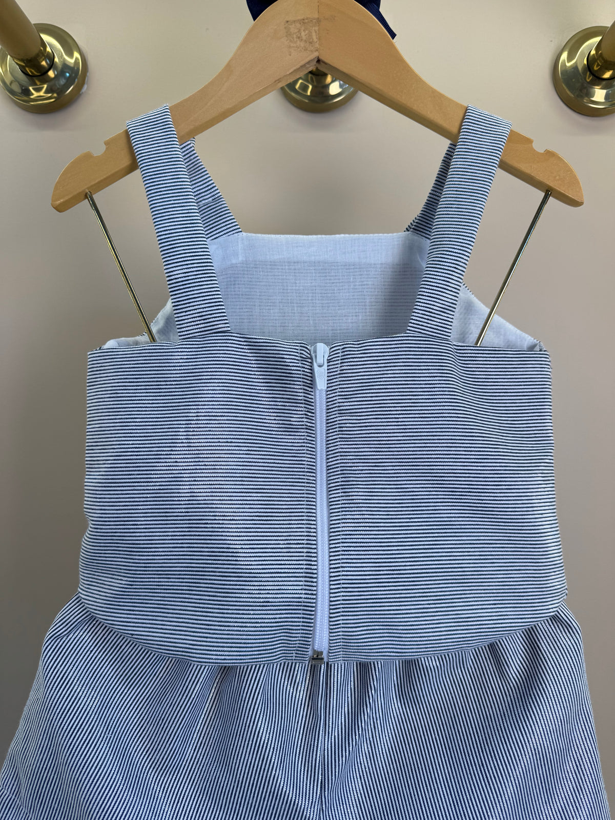 Conjunto Infantil Azul Marinho Listrado Blusa Com Laços Nos Ombros e Shorts Saia - Petit Cherie