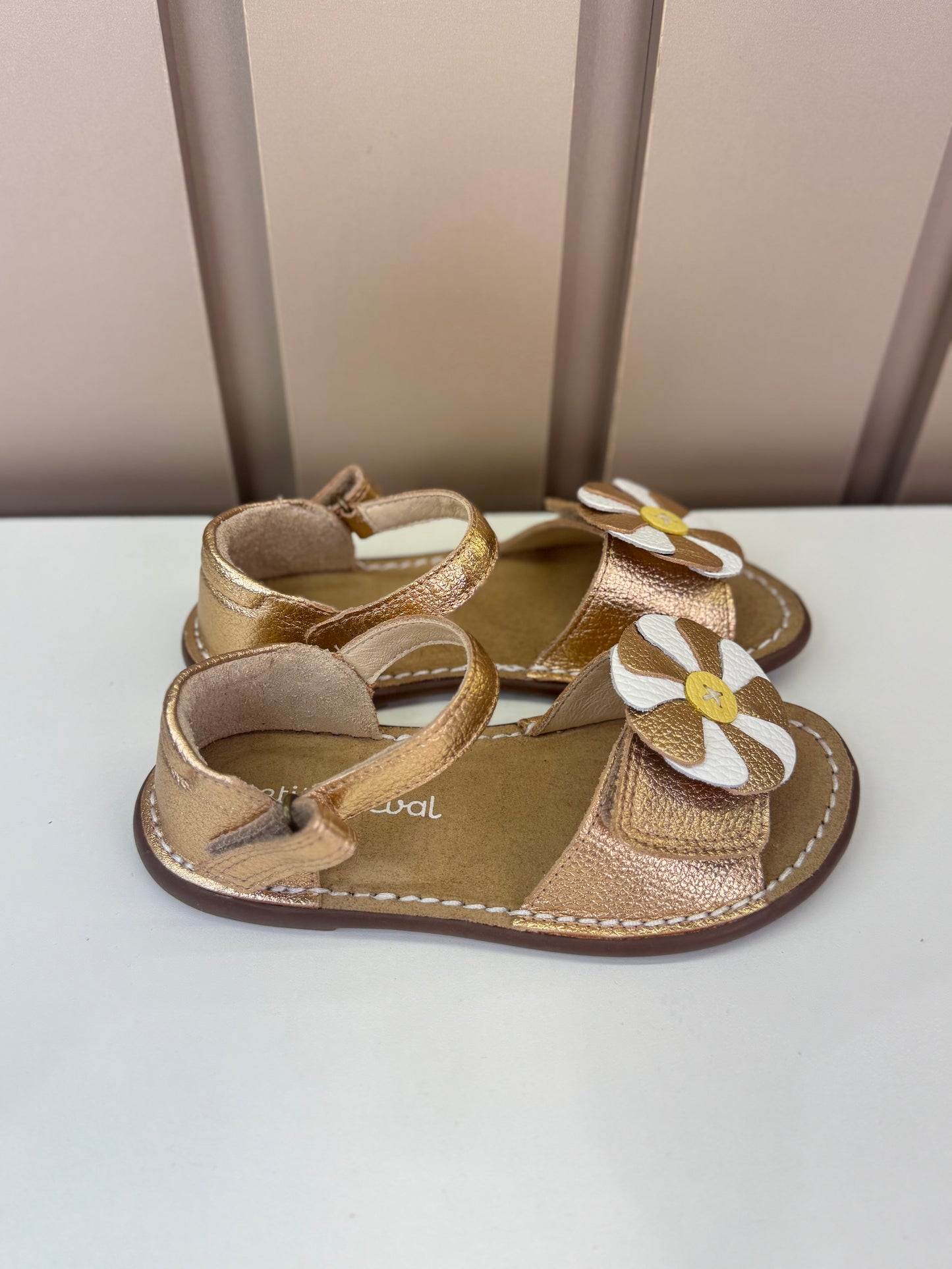 Sandália Infantil Rolimã Cobre/Flor Catavento - Petit Cheval