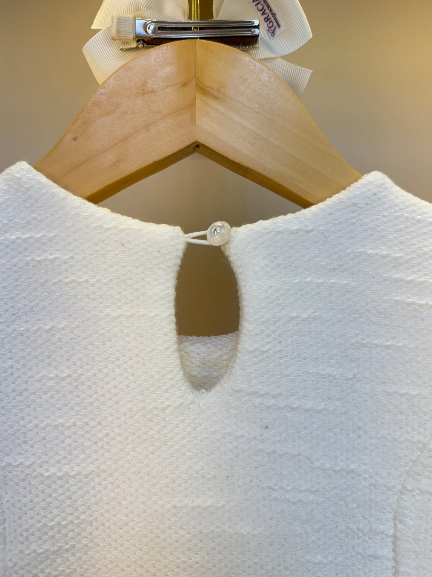 Vestido Infantil Bouclé Lapelas Bordadas Pérolas e Cristais Off White - Pituchinhus