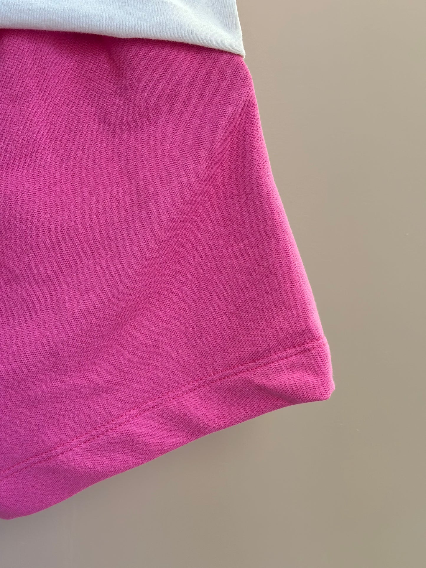 Conjunto Infantil Blusa Pooh Hunny Bege Vanilla e Shorts Rosa - Animê Petite