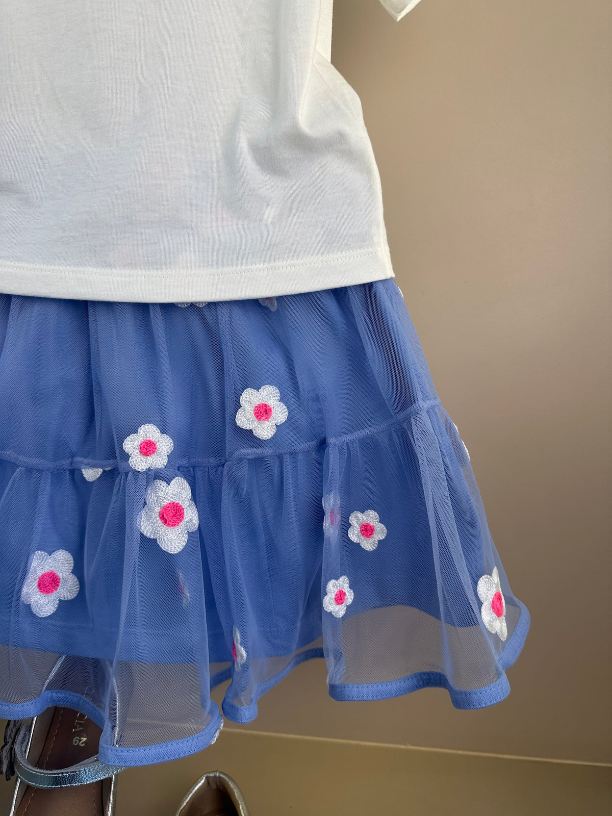 Conjunto Infantil  Blusa Daisy Duck Com Strass Pérola e Saia Tule Bordado Flores Lilás - Momi