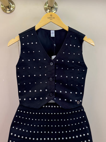 Conjunto Teen Blusa Canelada com Colete de Sarja Preto e Saia-Shorts Teen Sarja Strass Preto - Two In
