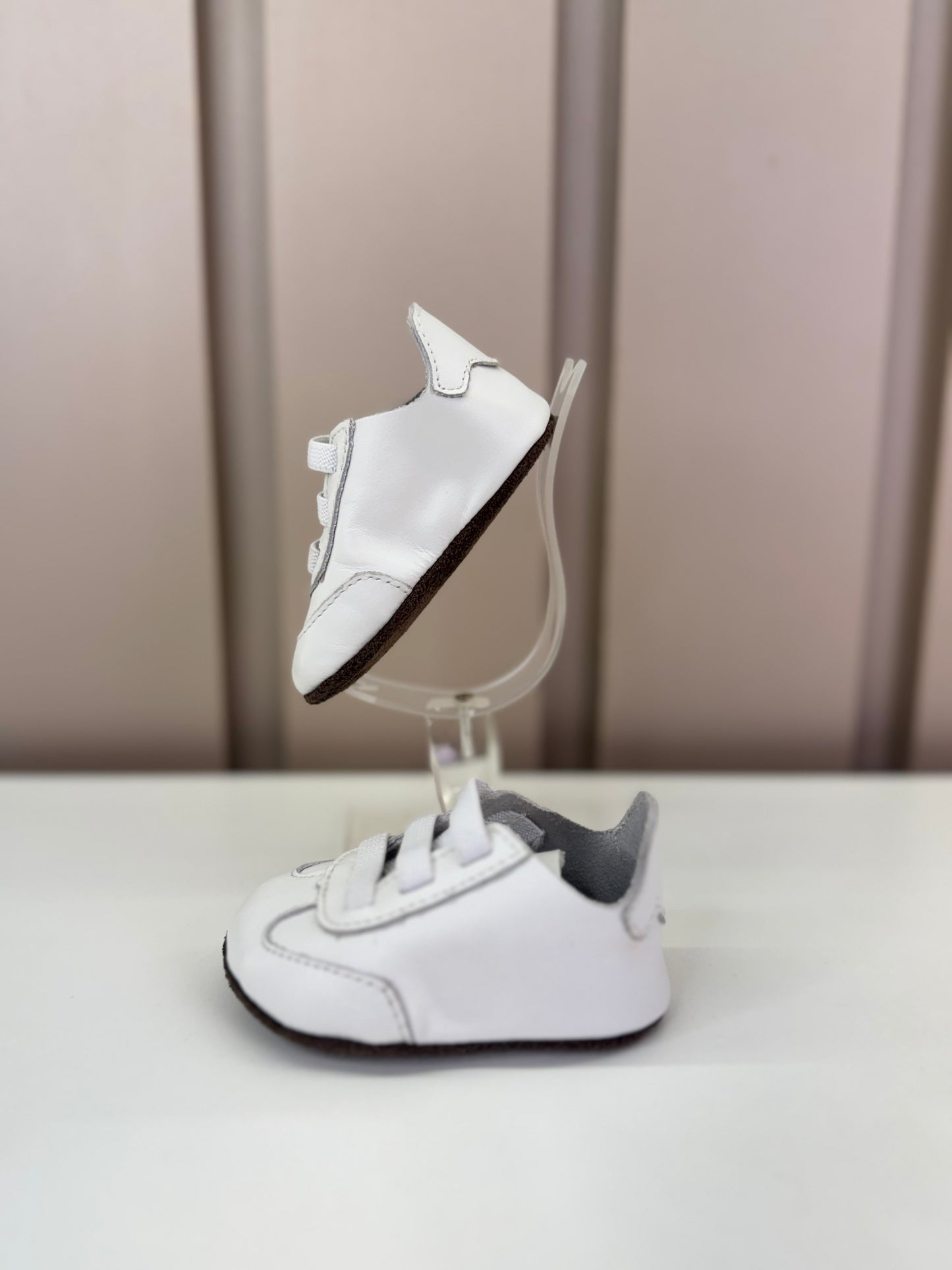 Sapato Bebê Couro Bola Branco - Petit Cheval