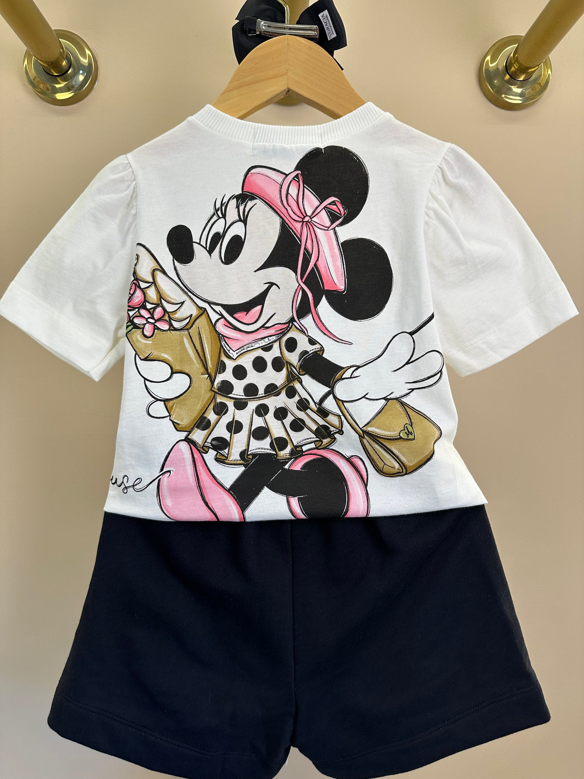 Conjunto Infantil T-Shirt Minnie Mouse Pingente e Shorts Saia Preto Laço Poá - Animê