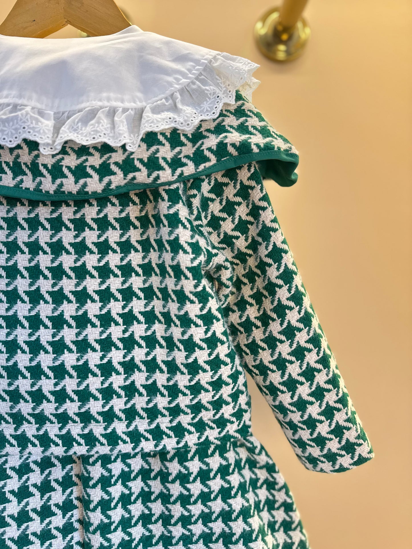 Conjunto Infantil Trio Casaco Tweed Xadrez, Camisa Gola Babados Rendas e Saia Tweed Xadrez - Animê