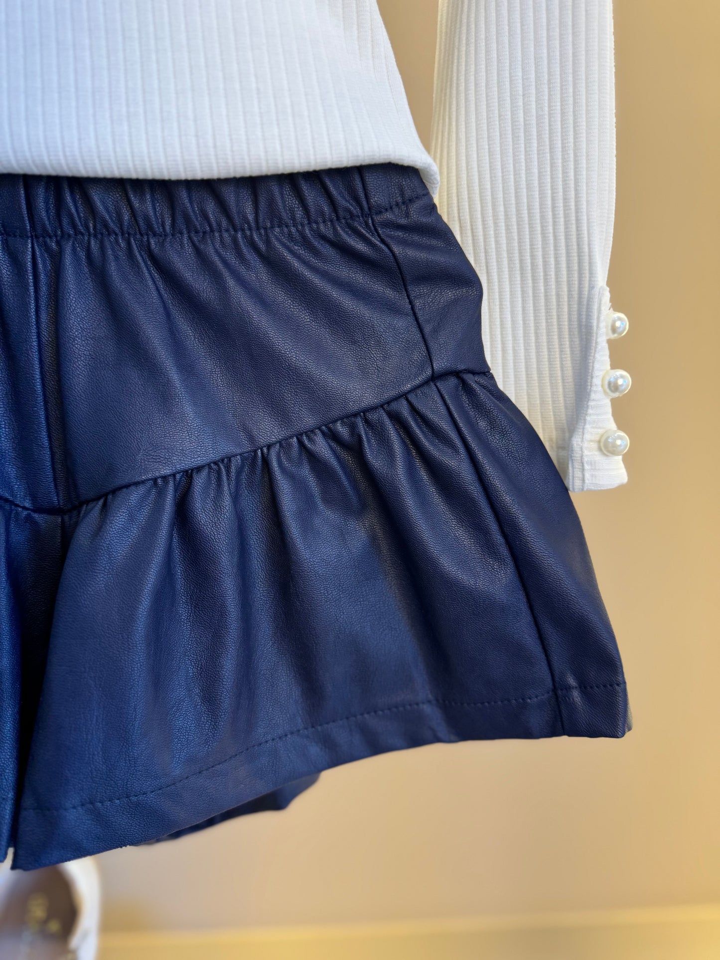 Conjunto Infantil Blusa ML Laço Bordado e Shorts Evasê Couro Tech Marinho - Beabá