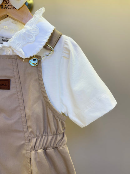 Salopete Infantil Sarja Bege com Camisa Gola Rendada Off White - Animê Petite