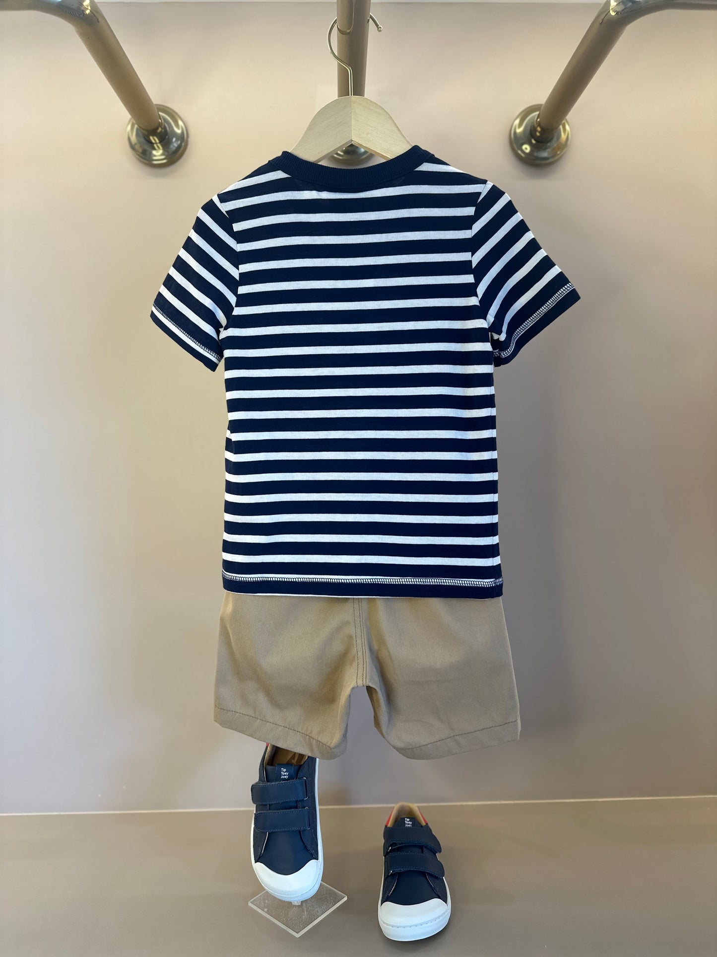 Conjunto T-Shirt Listrada e Bermuda Bege - Youccie