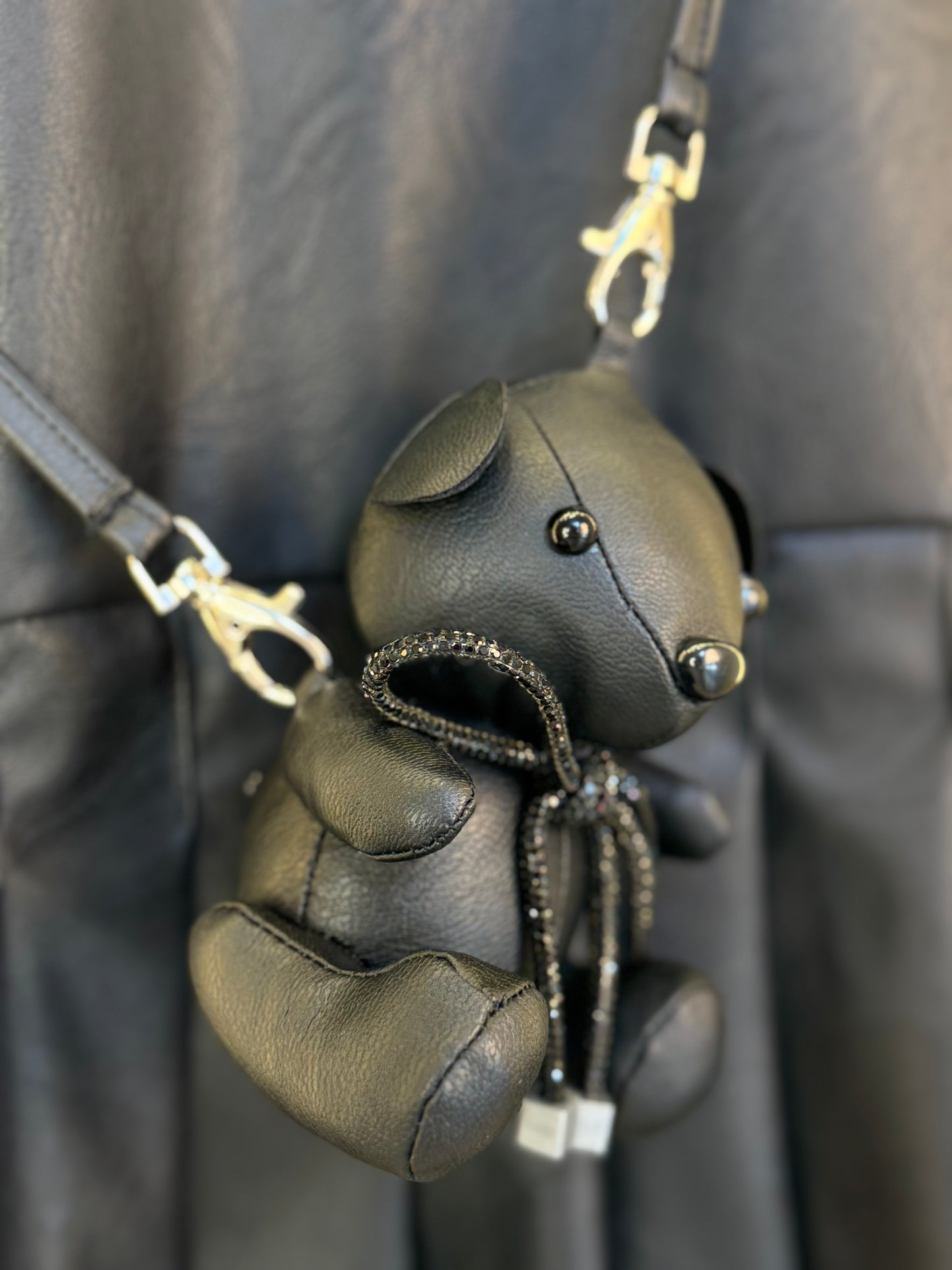 Vestido Infantil Trapézio Couro Tech com Bolsa Ursinho - Luluzinha