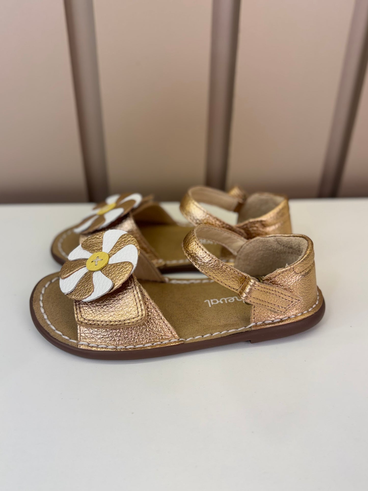 Sandália Infantil Rolimã Cobre/Flor Catavento - Petit Cheval