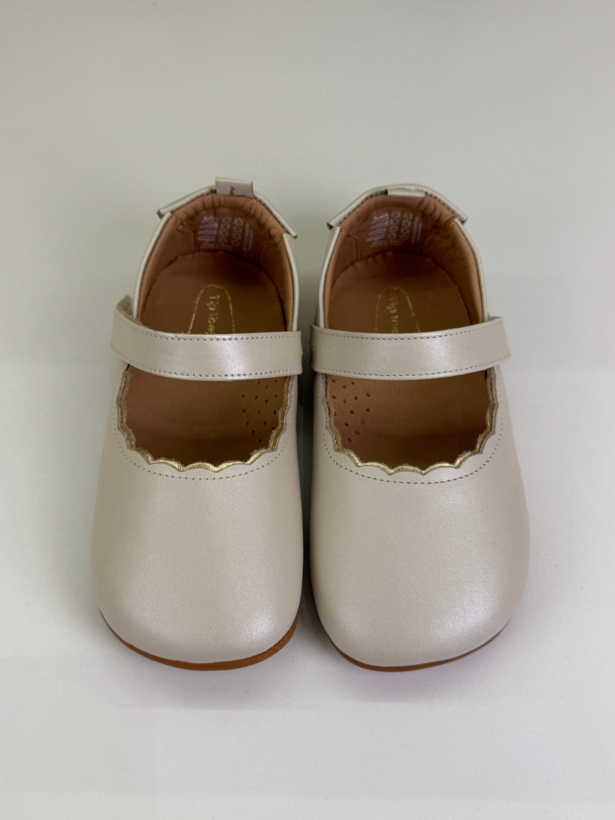Sapatinho Bebê Roundy Couro  White & Gold - Tip Toey Joey