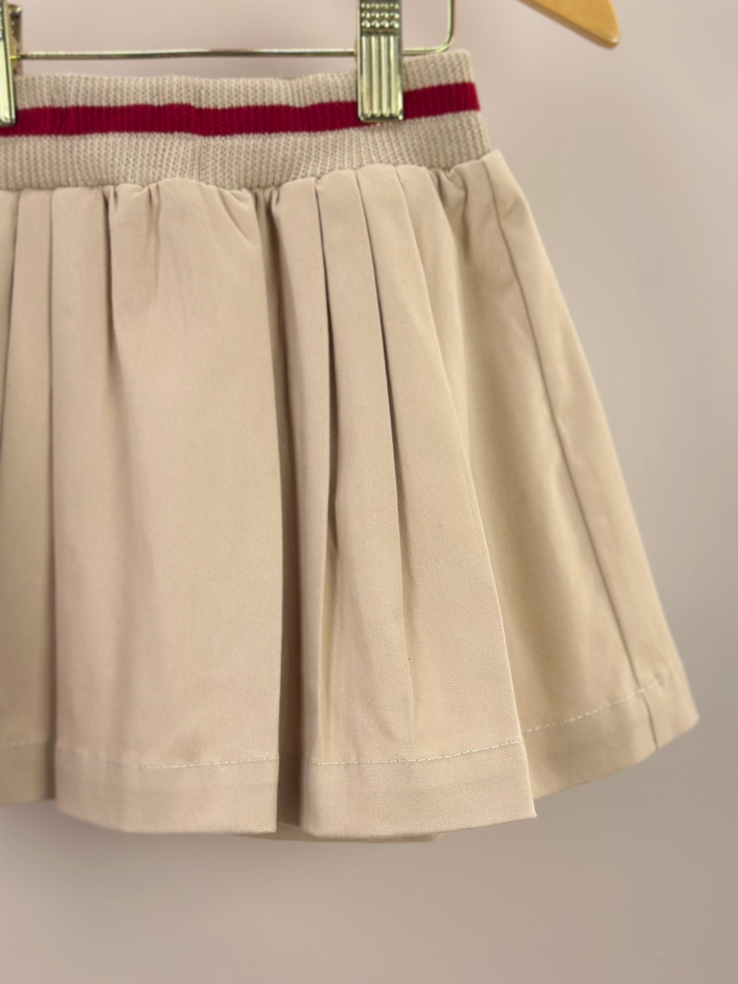 Saia-shorts Infantil Sarja Pregas Cós Tricot Bege - Um Mais Um