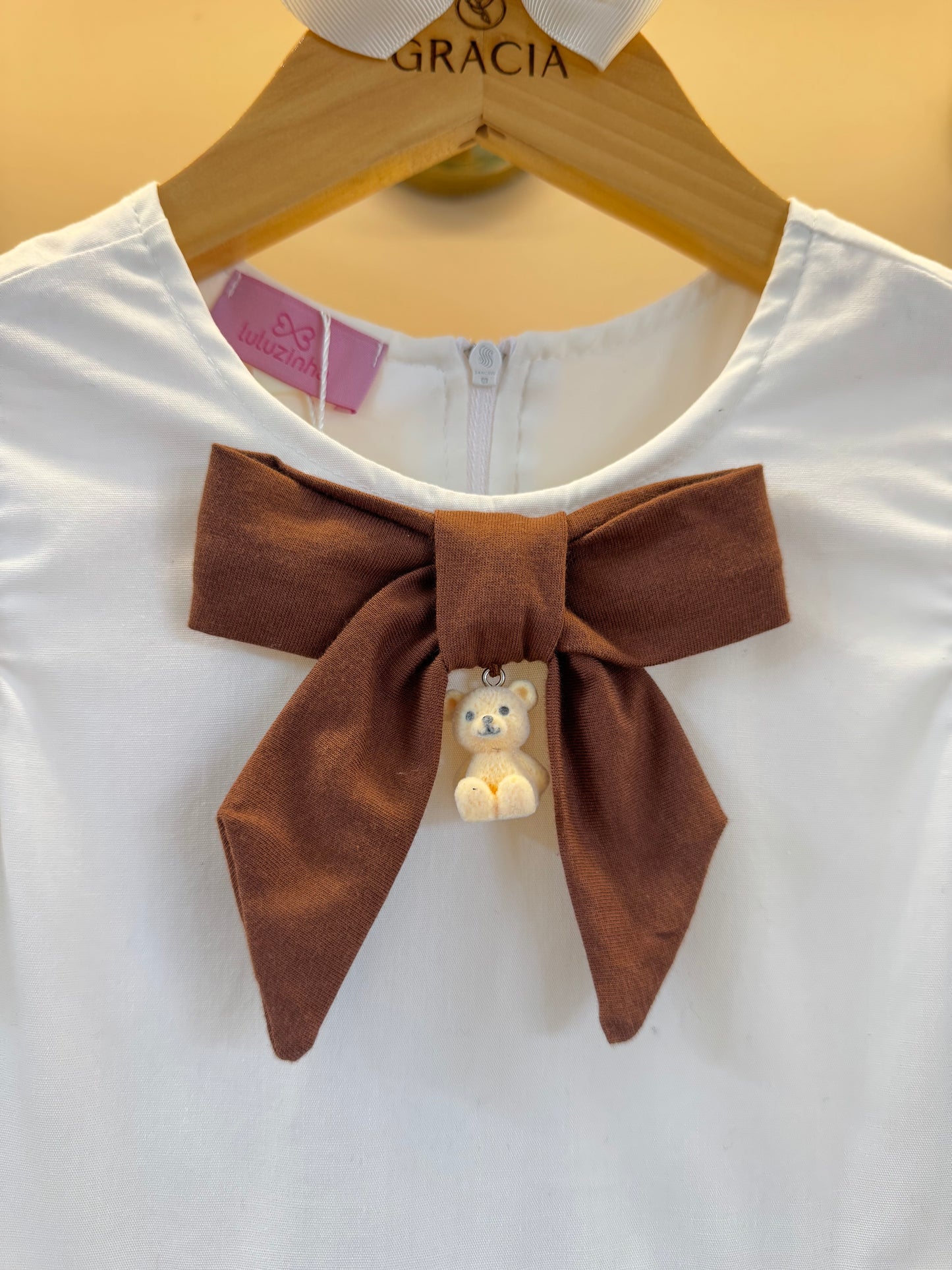 Vestido Infantil Rodado Tricoline Branco com Laço Marrom - Luluzinha