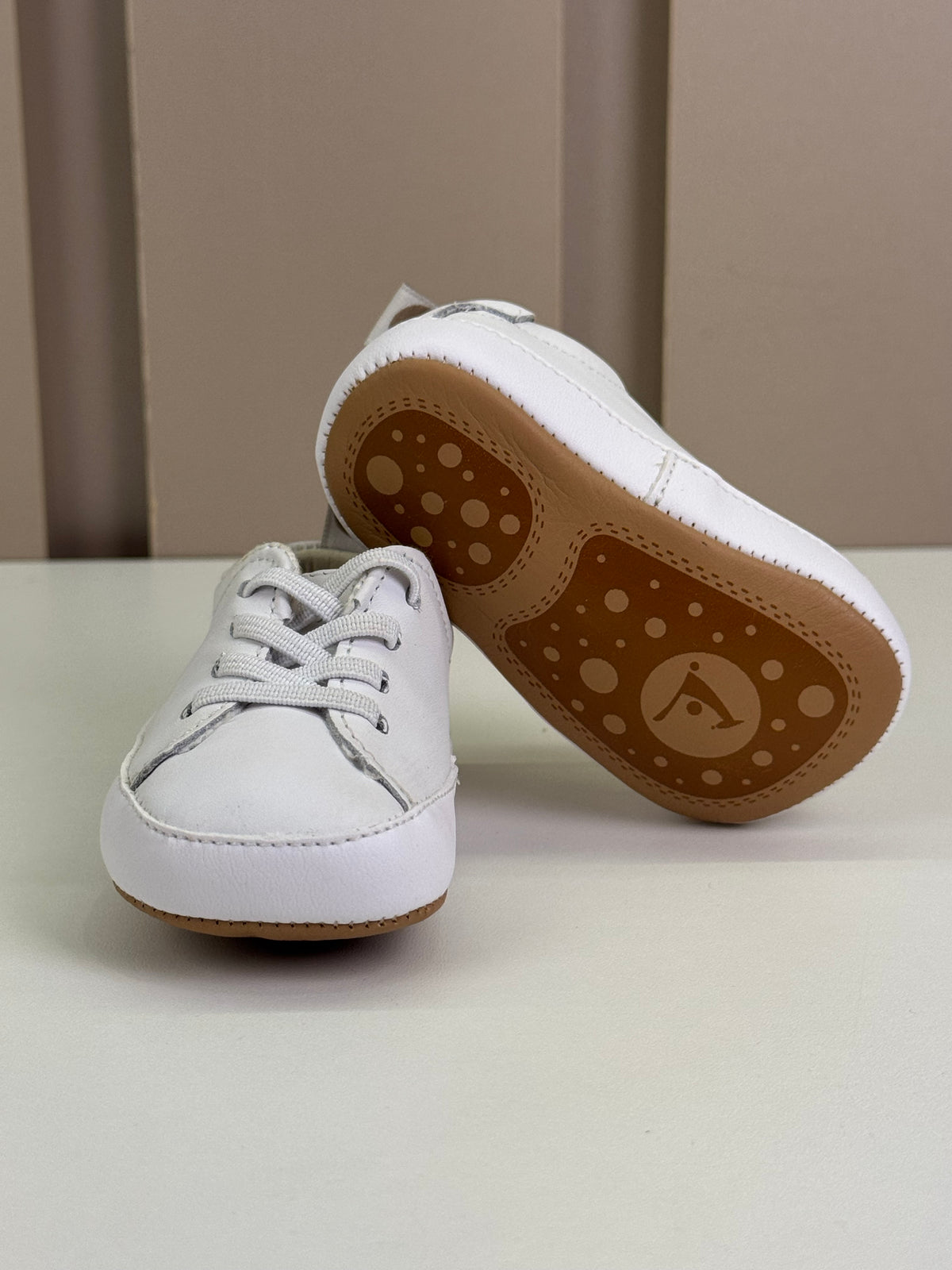 Sapatinho Bebê Snuggle Couro Branco - Tip Toey Joey