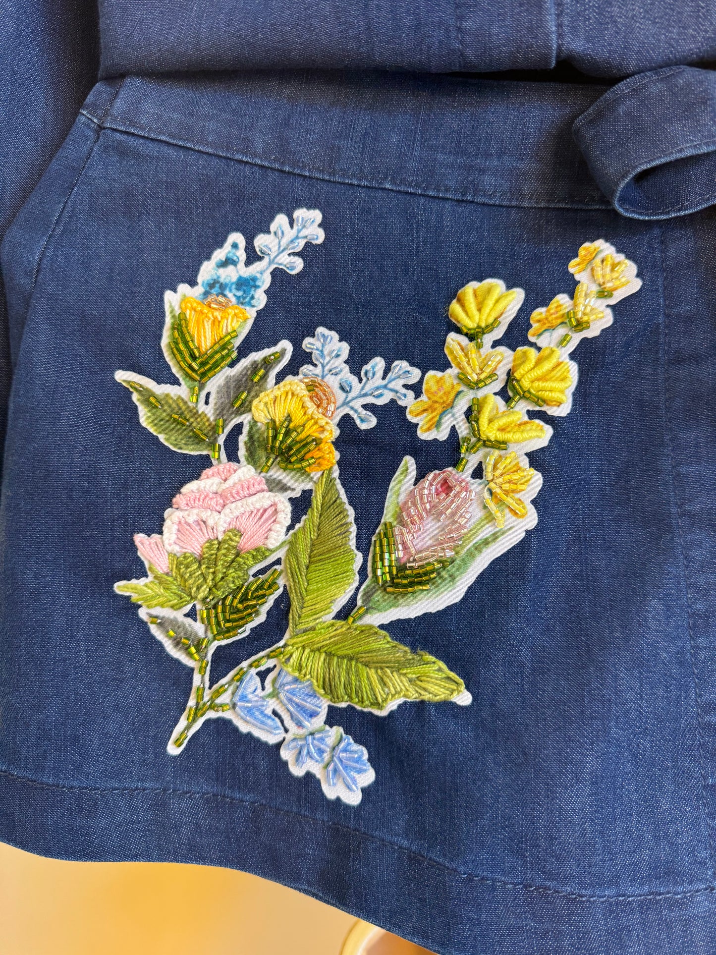 Conjunto Infantil Camisa Jeans Leve ML Gola Bordada Flores e Shorts-saia Jeans Bordada Flores - Luluzinha