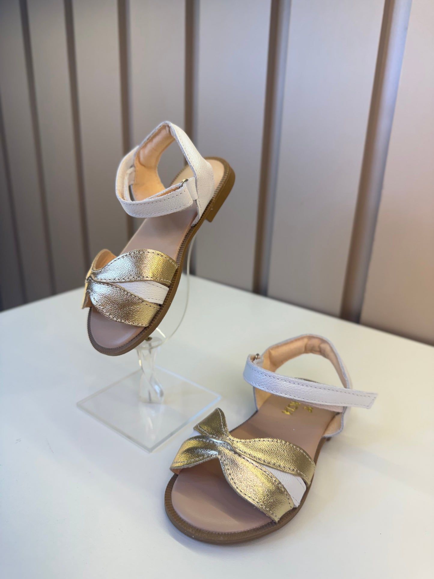 Sandália Infantil Flor Dourada Branca Perolada - Gracia