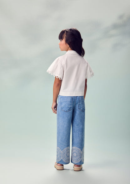 Conjunto Infantil Camisa Off White Gola Rendinha e Calça Jeans Bordado - Animê
