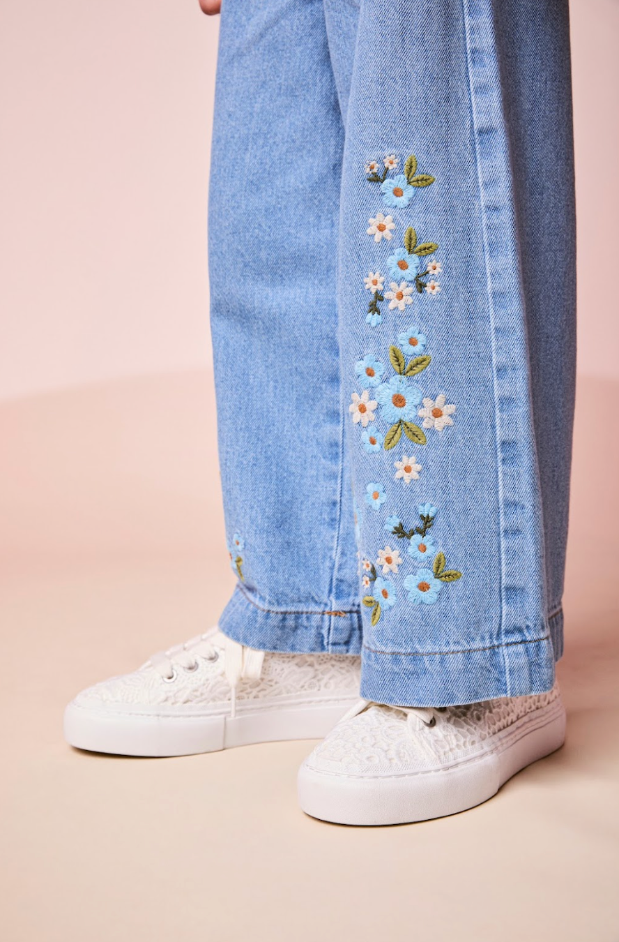 Conjunto Infantil Feminino Casaco Moletom Ursinho Pooh Pérola com Calça Jeans Bordada Flores - Momi