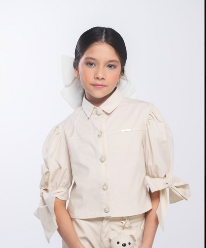 Conjunto Infantil Blusa Bege Manga Bufante e Saia Sarja Pregas Bege Cinto Ursinho - Luluzinha