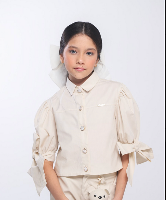 Conjunto Infantil Blusa Bege Manga Bufante e Saia Sarja Pregas Bege Cinto Ursinho - Luluzinha