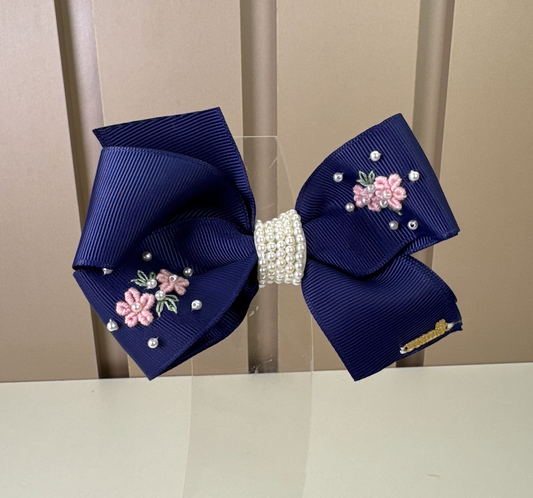 Laço Infantil Azul Marinho Pérolas e Bordado Flores - Roana
