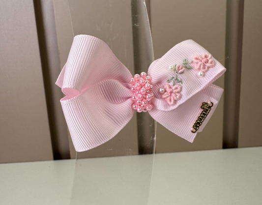 Laço Infantil Rosa Pérolas e Bordado Flores - Roana