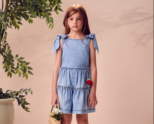 Macaquinho Infantil Jeans Alça de Laço e Chaveiro Morango - Animê