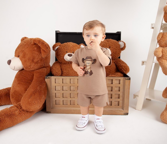 Conjunto Bebê Camiseta Estampada Teddy Cowboy e Bermuda Fendi – Dame