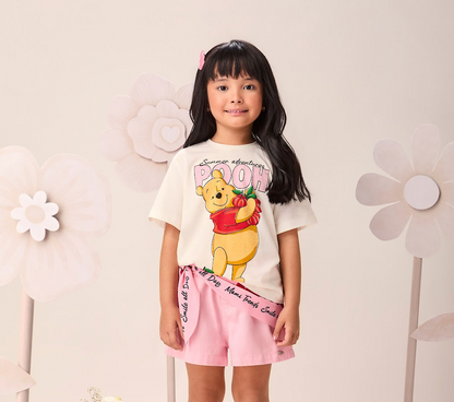 Conjunto Infantil Blusa Off White Ursinho Pooh com Strass Shorts Sarja com Lenço Rosa - Momi