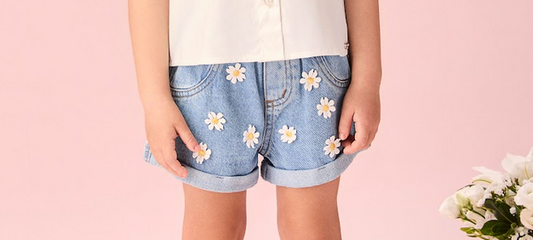 Shorts Infantil Jeans com Aplicação de Flores Margarida - Momi