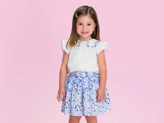 Conjunto Infantil Blusa de Manguinha com Gola Bordada de Flores Saia Azul Floral com Laço - Petit Cherie