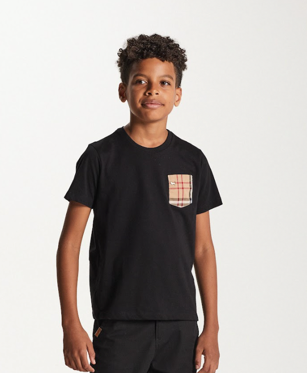 Camiseta Infantil Meia Malha Penteada com Bolso Preta - Um Mais Um