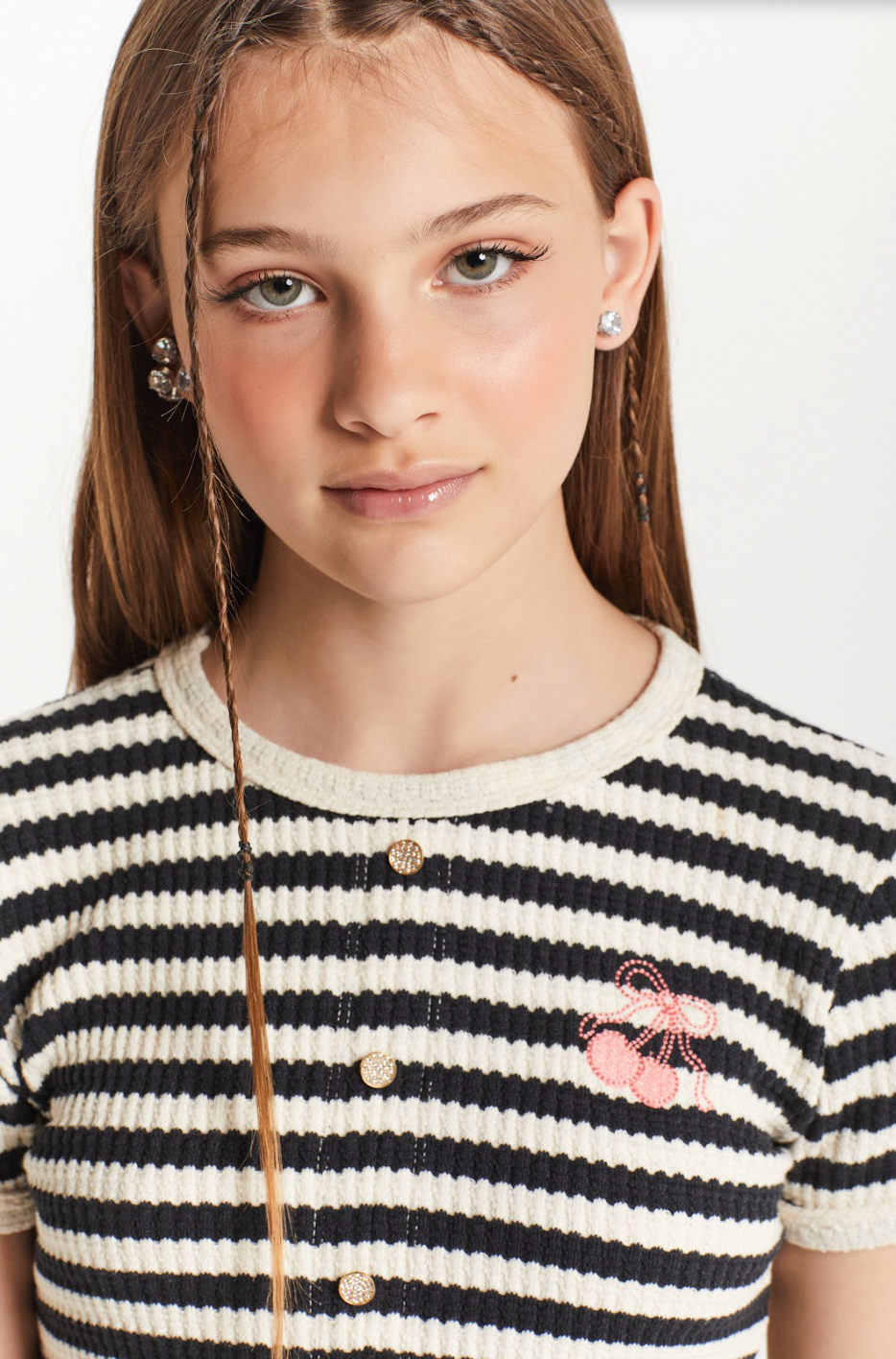 Conjunto Teen Blusa Malha Tricot Listrada com Botões e Shorts Listrado Preto - Two In